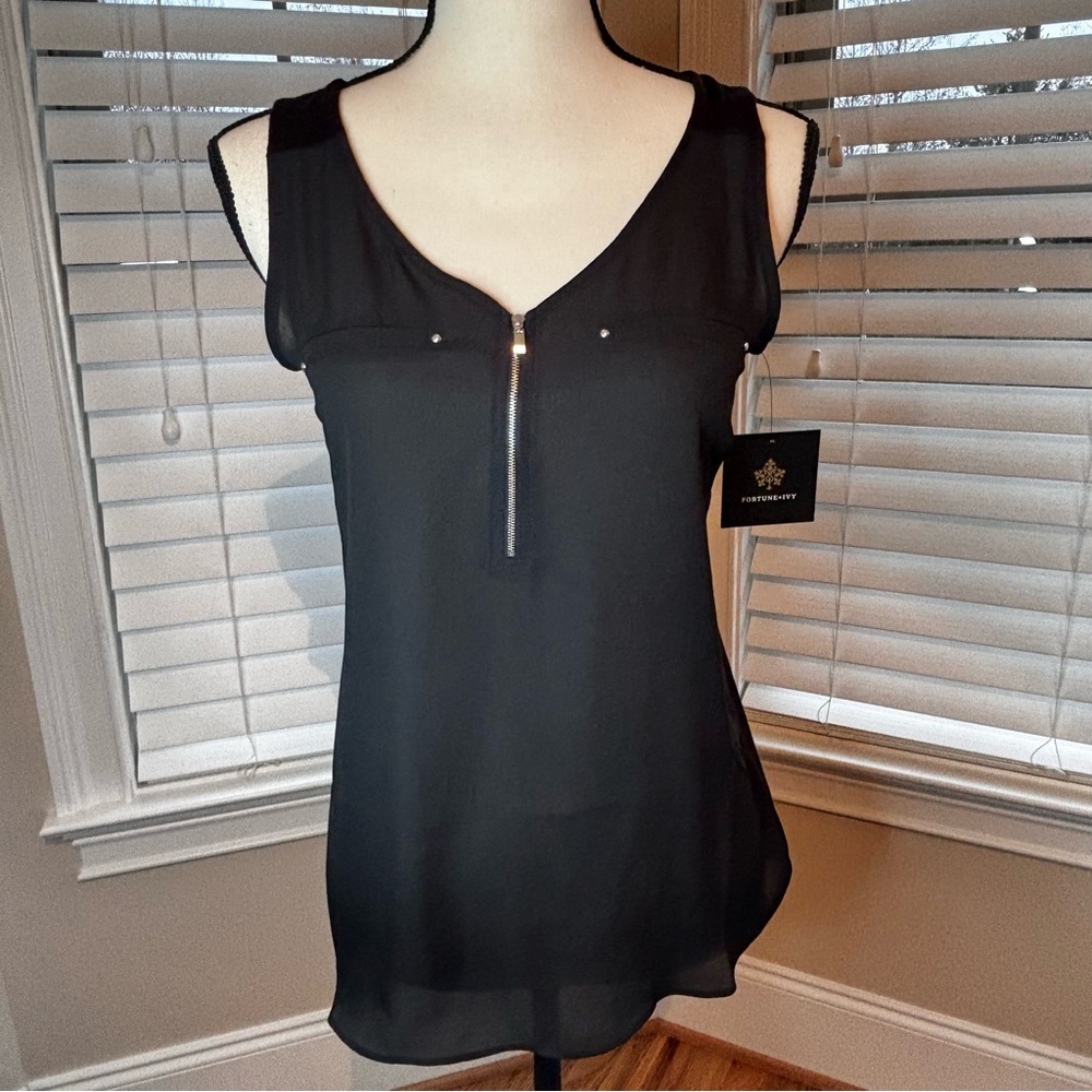 Black Sleeveless Top with Zipper Detail By Fortune & Ivy Size Small (NWT)
